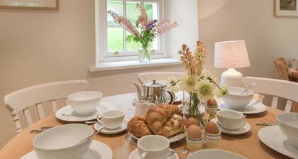 GARDENER'S COTTAGE, Hoscote Estate