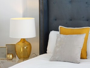 Iron/ironing board, internet, bed sheets