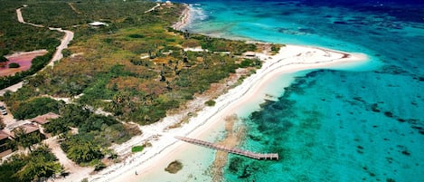 Espreguiçadeiras, toalhas de praia 