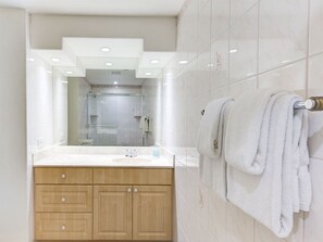 Hair dryer - Ocean Theme+View! Island Decor, Kitchen+Bath Updates, WiFi–Kamaole Sands 9409 (KIHEI)