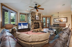 Televisión, chimenea