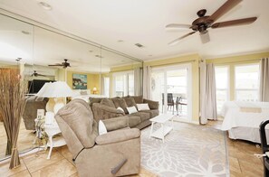 TV - Cozy Coastal Studio | Near Pool & Beach (Destin)