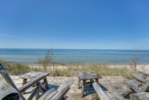 4-Season Gold Coast Cottage, 2 Mi to Winter Sports