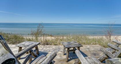 4-Season Gold Coast Cottage, 2 Mi to Winter Sports