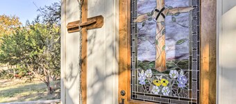 Cozy Texas Retreat w/ Patio, Grill & Fire Pit!