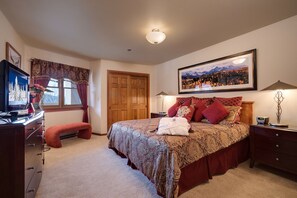 2 bedrooms, iron/ironing board, WiFi, bed sheets - CX133 | Ski In/Out | Slopeside Convenience | Winter Shuttle | Amazing Views (Steamboat Springs)