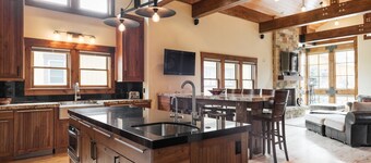Villa vieille ville à quelques pas de l'ascenseur de la ville - idéale pour les skieurs qui apprécient la gastronomie et l'après-ski