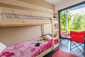 4 makuuhuonetta, silitysrauta/-lauta, ilmainen Wi-Fi