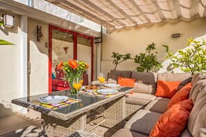 تناول الطعام بالخارج