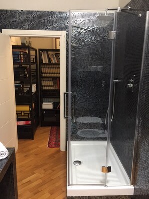 Family Suite | Bathroom shower - A La Maison Ravenna (Ravenna)