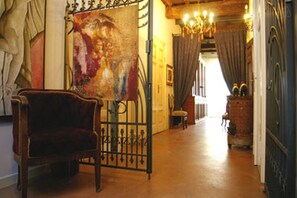 Pintu masuk interior