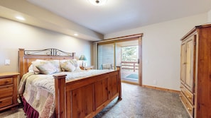 5 bedrooms, iron/ironing board, free WiFi, bed sheets