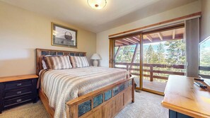 5 bedrooms, iron/ironing board, free WiFi, bed sheets - Stunning Mountain Views, Private Jacuzzi, Washer/Dryer, Steps to Slopes (Mammoth Lakes)