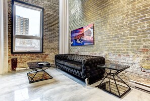 TV, fireplace, DVD player, streaming services