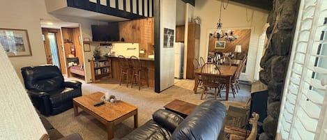 Téléviseur, foyer, lecteur de DVD, bureau