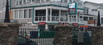 Central AC, child safe fenced in yard, 3 minutes to the beach.  NO CLEANING FEE
