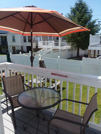 Central AC, child safe fenced in yard, 3 minutes to the beach.  NO CLEANING FEE
