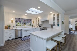 Fridge, microwave, oven, stovetop - 25 Red Maple: Sea Pines Home, Private Pool, Golf Views, Walk to Beach (Hilton Head Island)