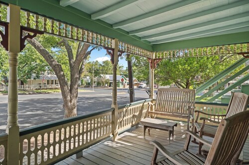 Second Home Guesthouse | 1.5 Blocks from Marktplatz | Hot Tub