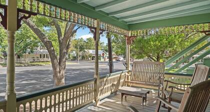 Second Home Guesthouse | 1.5 Blocks from Marktplatz | Hot Tub