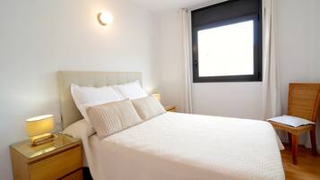 3 chambres, fer et planche à repasser, Wi-Fi gratuit, draps fournis