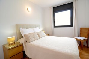 3 slaapkamers, een strijkplank/strijkijzer, gratis wifi, beddengoed