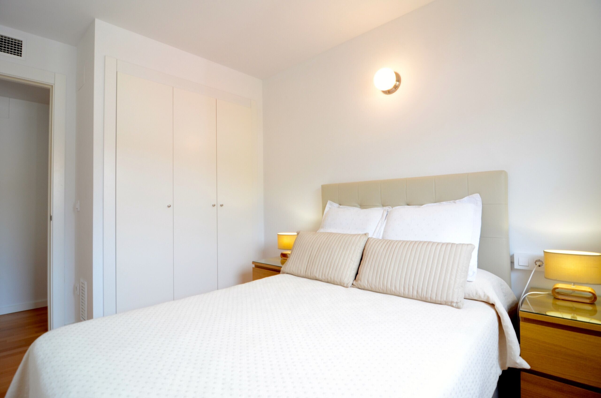 3 habitaciones, tabla de planchar con plancha y wifi gratis 