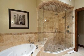 Dusche, Whirlpool, Haartrockner, Handtücher