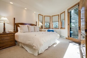 4 bedrooms, iron/ironing board, WiFi, bed sheets