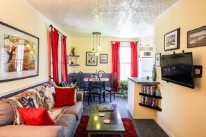 Taulutelevisio, DVD-soitin, videokirjasto, stereot