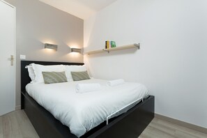 1 habitación, tabla de planchar con plancha, wifi y ropa de cama 