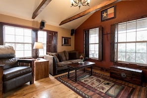 Télévision, lecteur de DVD, livres, vidéothèque