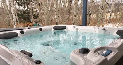 ¡Cabaña de escapada acogedora recientemente remodelada! Su puerta de entrada a Yellowstone NP!