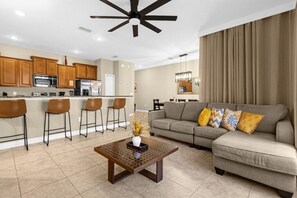 TV - 4 Bedrooms / 3 Bathrooms / Paradise Palms (8925 BP) (Kissimmee)