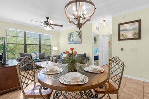 Dining - 3 bed Condo in Bella Piazza Resort, close to Theme Parks, Resort Pool (Davenport)