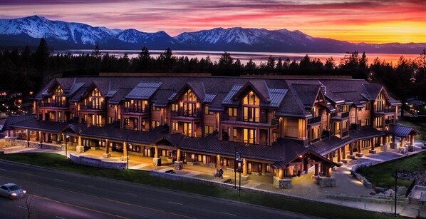 Exterior - 3Br Luxury Residence steps to Heavenly Gondola & Village (South Lake Tahoe)