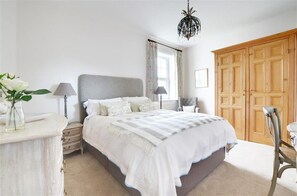 2 bedrooms, iron/ironing board, travel cot, free WiFi