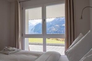 2 chambres, fer et planche Ă repasser