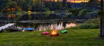 Lakefront, covered deck, huge backyard with grill, swimming, boat & kayaks! 