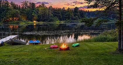 Lakefront, covered deck, huge backyard with grill, swimming, boat & kayaks!