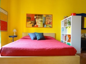 2 habitaciones, escritorio, tabla de planchar con plancha y wifi gratis