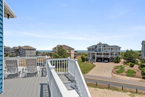 Property grounds - Far Far Way: Saltwater Pool & Spa, Semi-Oceanfront (Corolla)