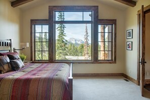 5 bedrooms, desk, iron/ironing board, free WiFi - Book a Winter Stay Today! Spectacular Home with Ski Access and Mountain Views (Big Sky)