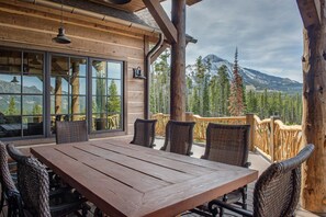 Outdoor dining - Book a Winter Stay Today! Spectacular Home with Ski Access and Mountain Views (Big Sky)
