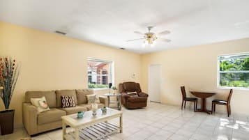 智能電視、DVD 播放機