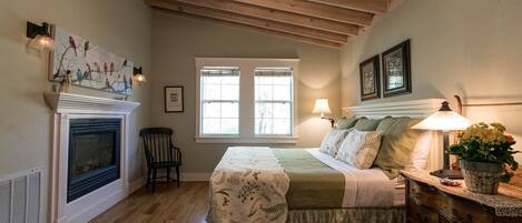 1 dormitorio, tabla de planchar con plancha, ropa de cama