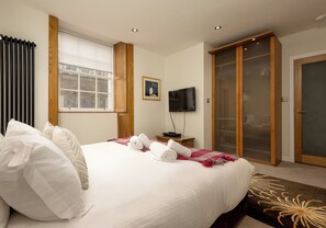 3 bedrooms, iron/ironing board, travel cot, free WiFi