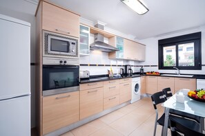 Fridge, microwave, oven, stovetop - Jardines de Niza 6 pax - Javea, Costa Blanca (Javea)