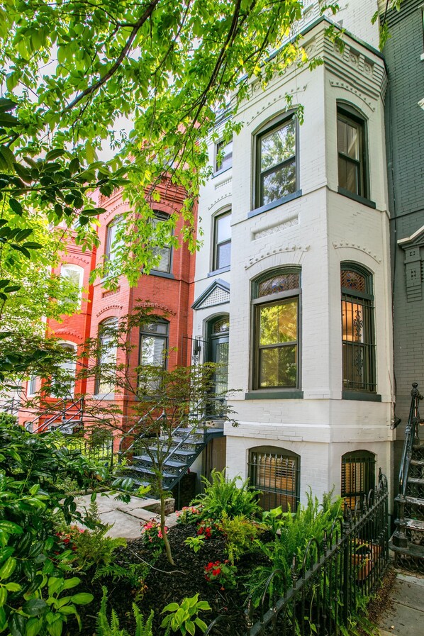 Exterior - Great Historic Victorian Townhouse in Logan Circle (Washington)