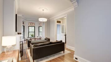 Smart TV, fireplace, DVD player, books